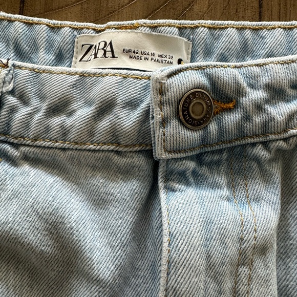 Denim - Zara light blue jeans